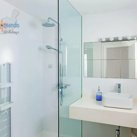 Buenavida Cozy Vv With Communal Pool And Air Con Апартаменты