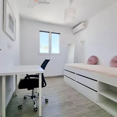 Buenavida Cozy Vv With Communal Pool And Air Con