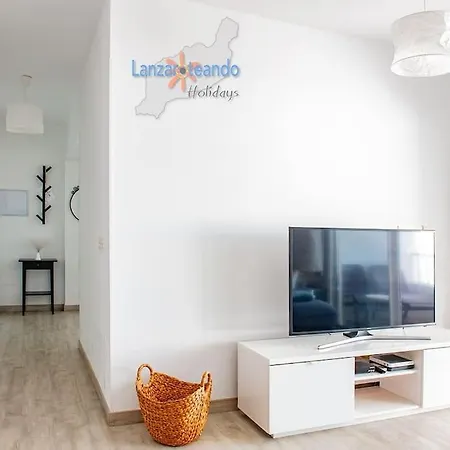 Buenavida Cozy Vv With Communal Pool And Air Con Апартаменты