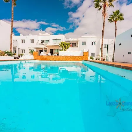 Buenavida Cozy Vv With Communal Pool And Air Con