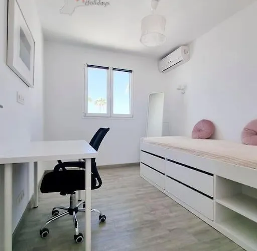 Buenavida Cozy Vv With Communal Pool And Air Con