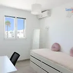 Buenavida Cozy Vv With Communal Pool And Air Con شقة *