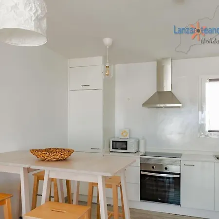 Buenavida Cozy Vv With Communal Pool And Air Con شقة